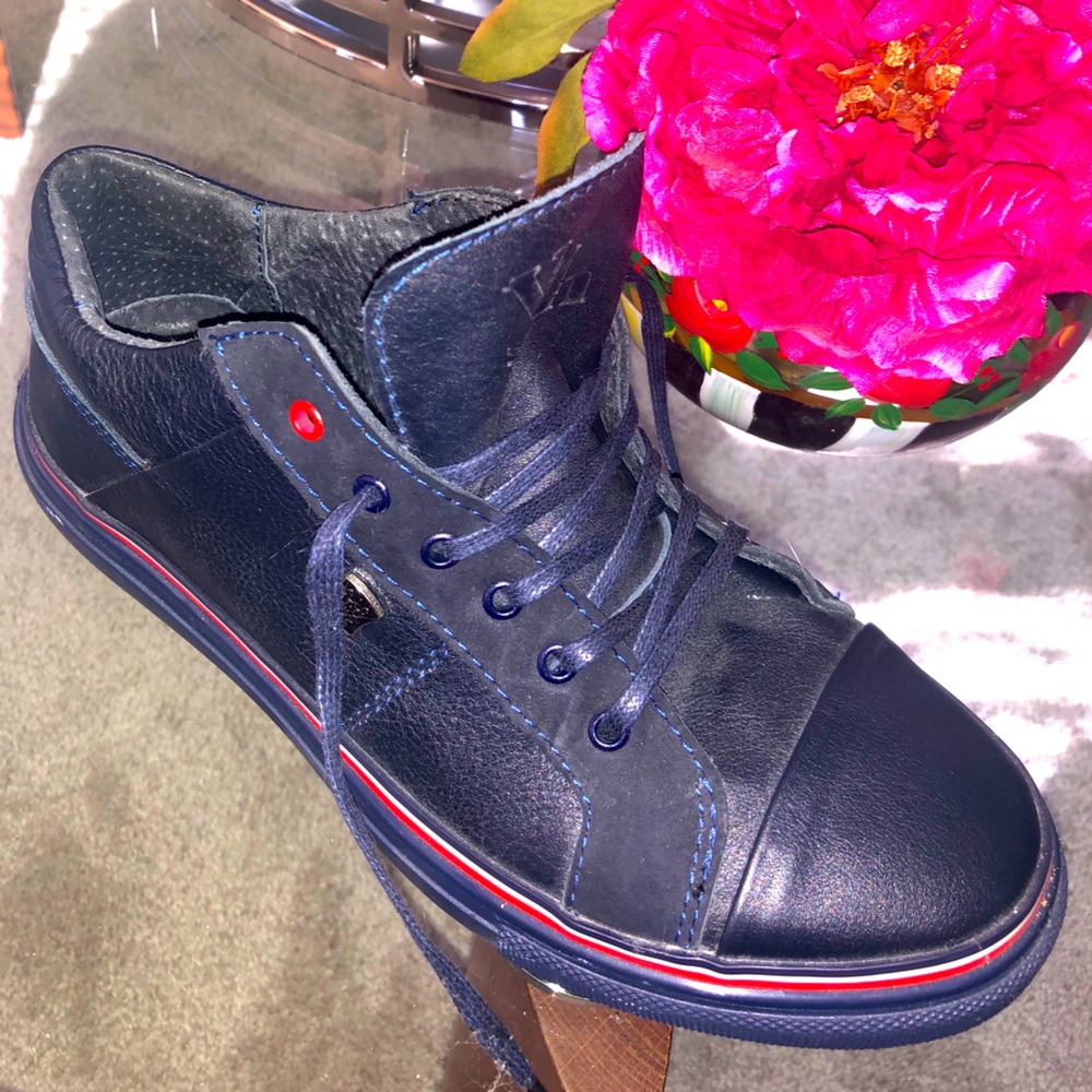 Italian leather boys shoes. Brand new!